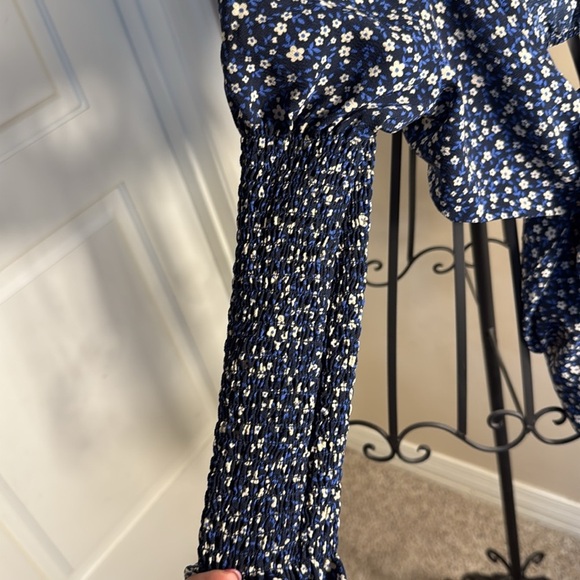 LOVE TREE Floral Blue Crop Top With Tie Front - Picture 3 of 8